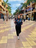 ⁦Premium Imported Waterproof Sweatshirt for Women⁩ - الصورة ⁦4⁩